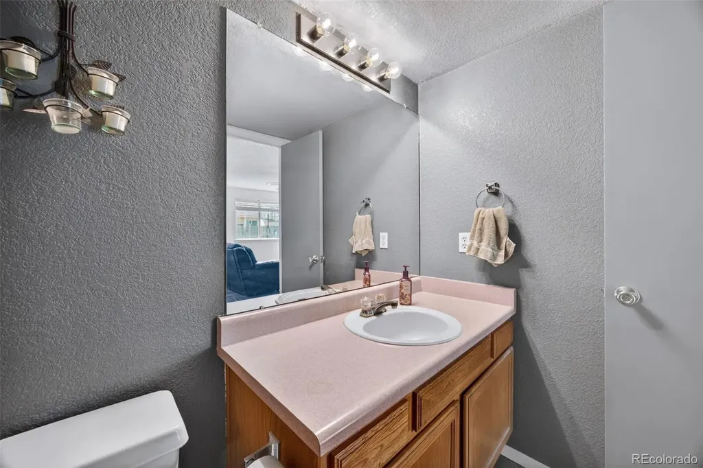 4052 S Kirk Way Aurora CO 80013