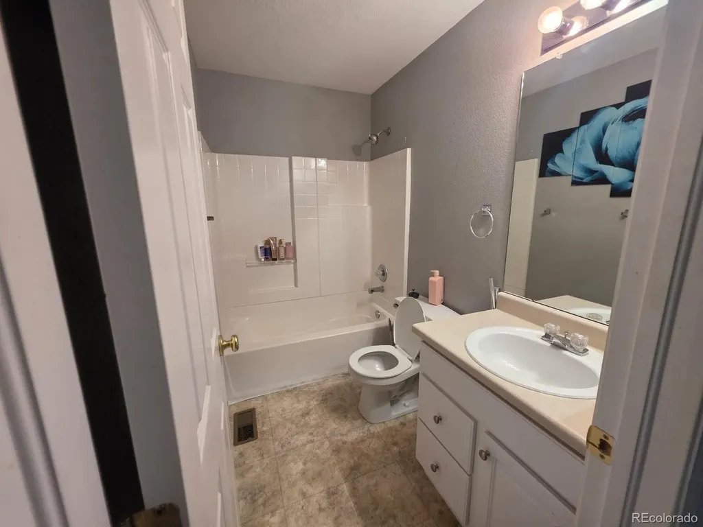 16556 E Phillips Lane Englewood CO 80112