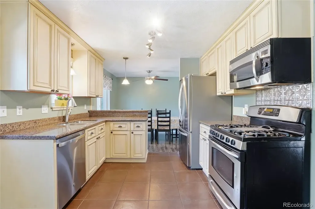 6740 Devinney Street Arvada CO 80004