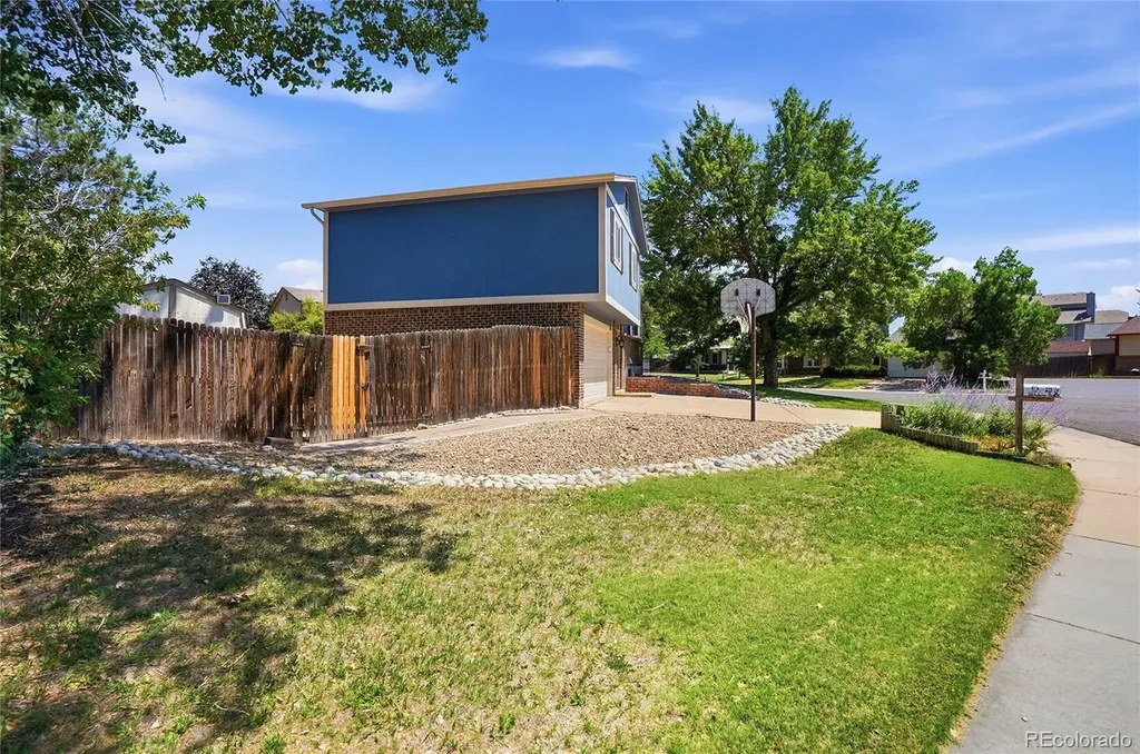 6740 Devinney Street Arvada CO 80004