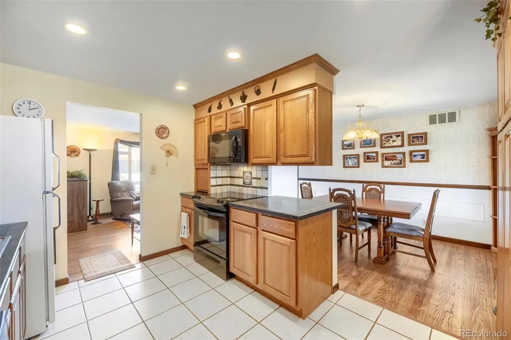 8653 W Hawaii Drive Lakewood CO 80232