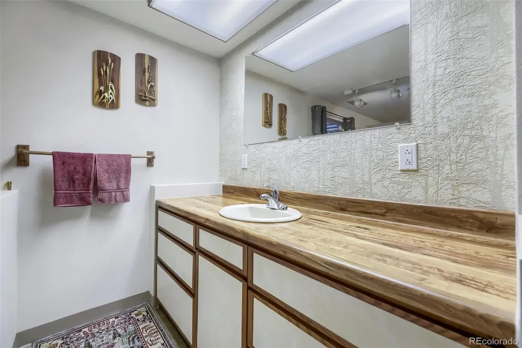 8653 W Hawaii Drive Lakewood CO 80232