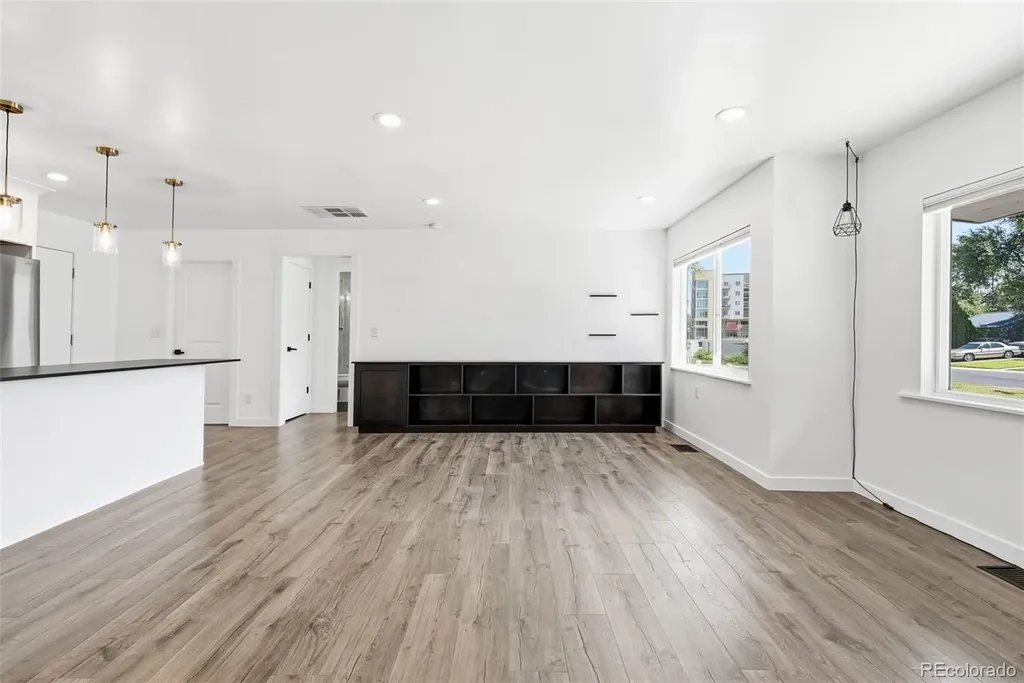 2815 S Glencoe Street Denver CO 80222