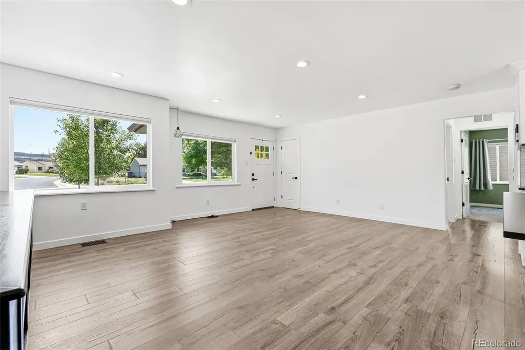 2815 S Glencoe Street Denver CO 80222