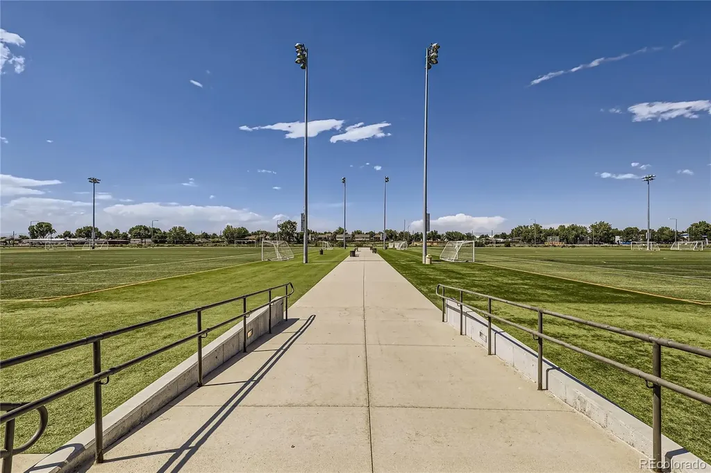 2242 S Haleyville Way Aurora CO 80018