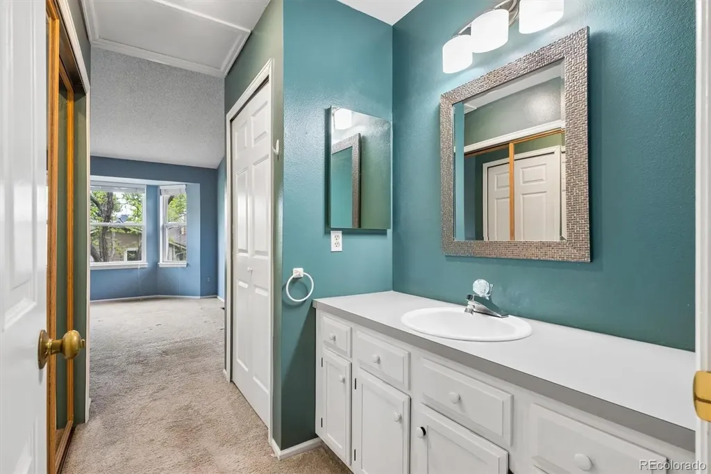 2049 E Phillips Lane Centennial CO 80122