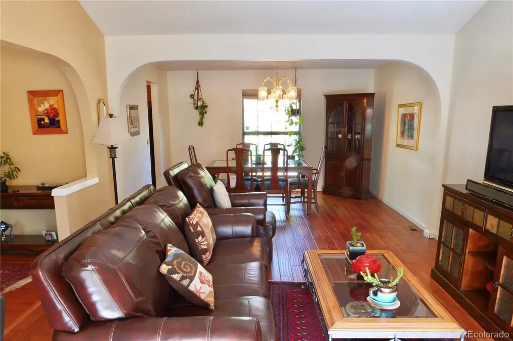 3040 S Roslyn Street Denver CO 80231