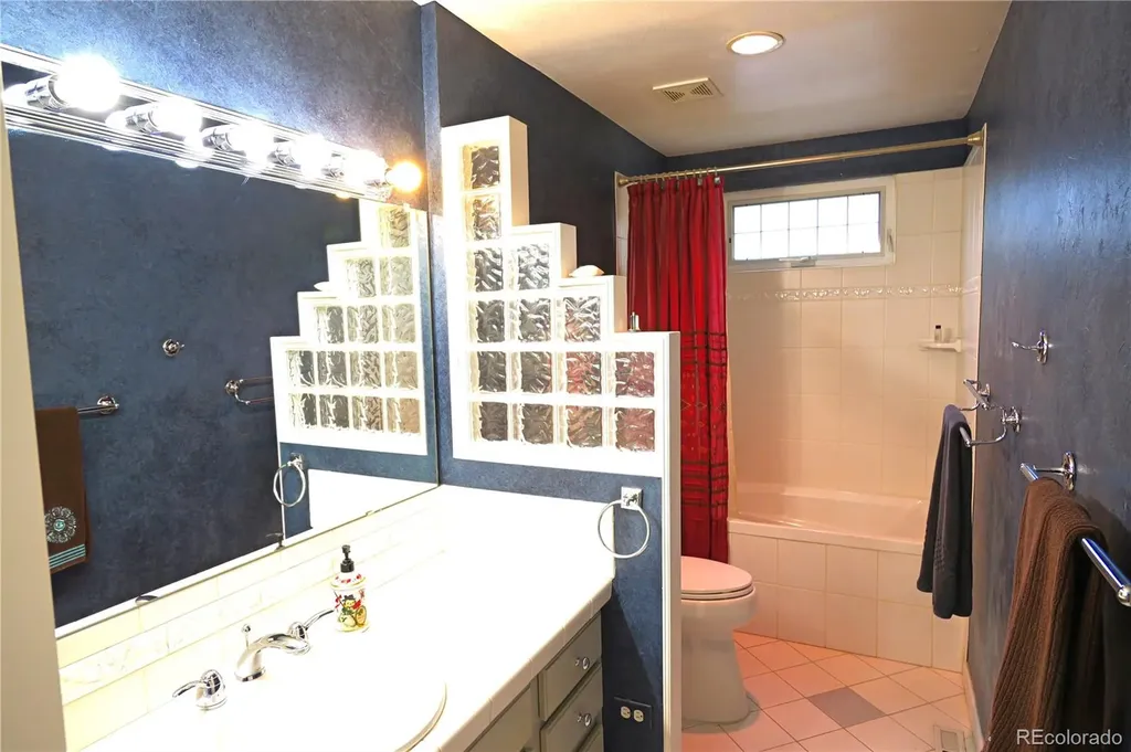3040 S Roslyn Street Denver CO 80231