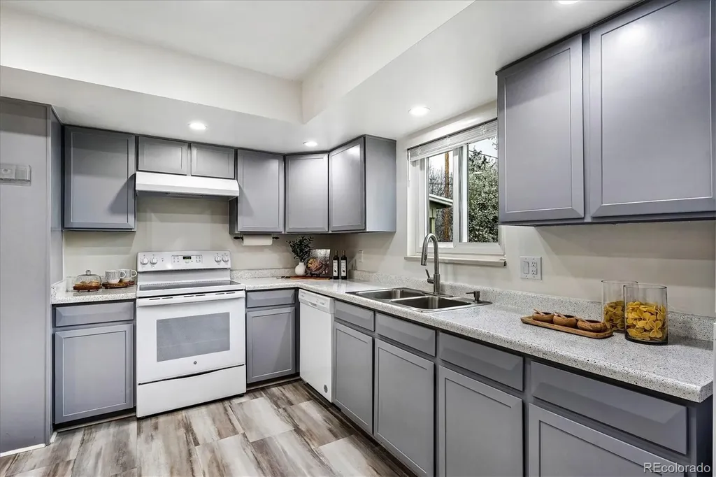 6423 E Floyd Avenue Denver CO 80222