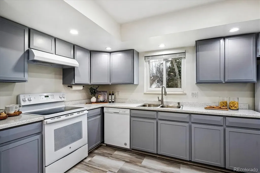 6423 E Floyd Avenue Denver CO 80222