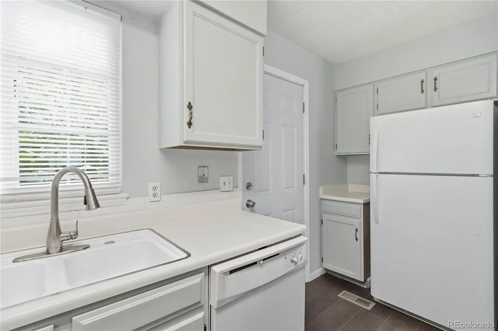 1653 S Blackhawk Way Aurora CO 80012