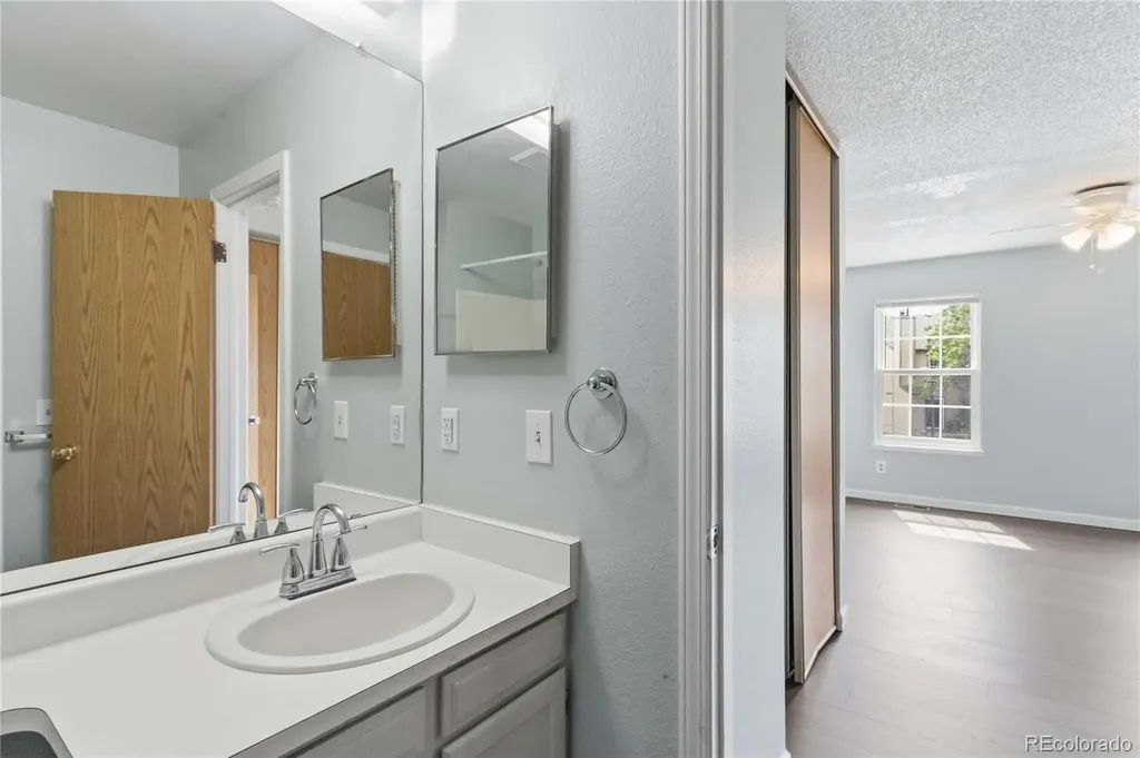 1653 S Blackhawk Way Aurora CO 80012