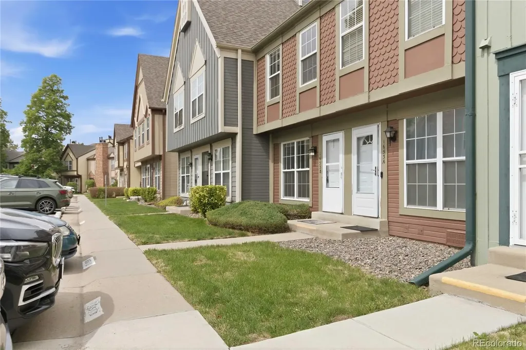 1653 S Blackhawk Way Aurora CO 80012