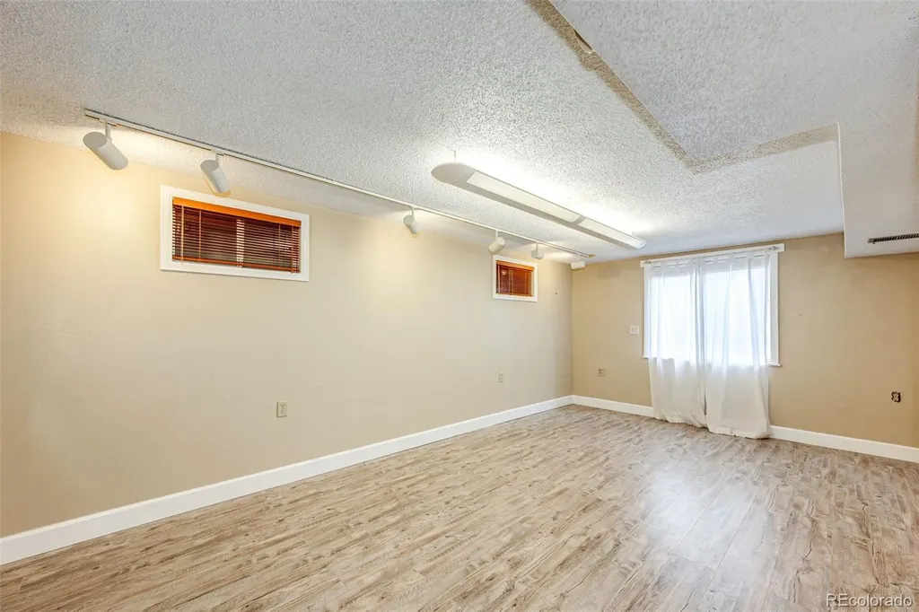 2624 S Field Street Lakewood CO 80227