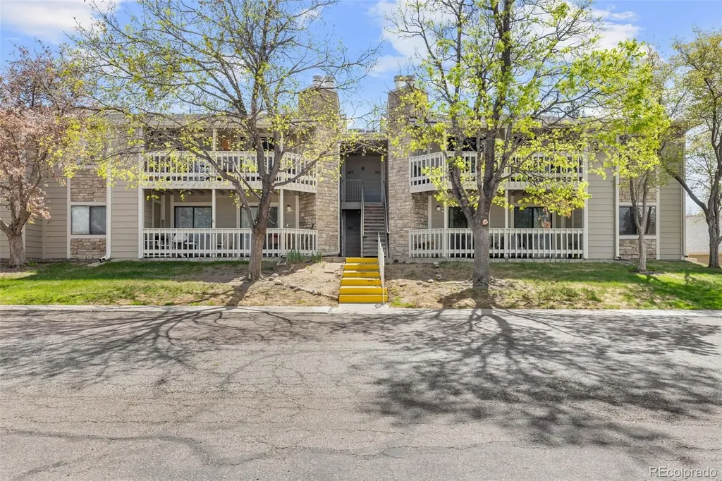 8225 Fairmount Drive Denver CO 80247