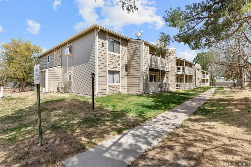8225 Fairmount Drive Denver CO 80247