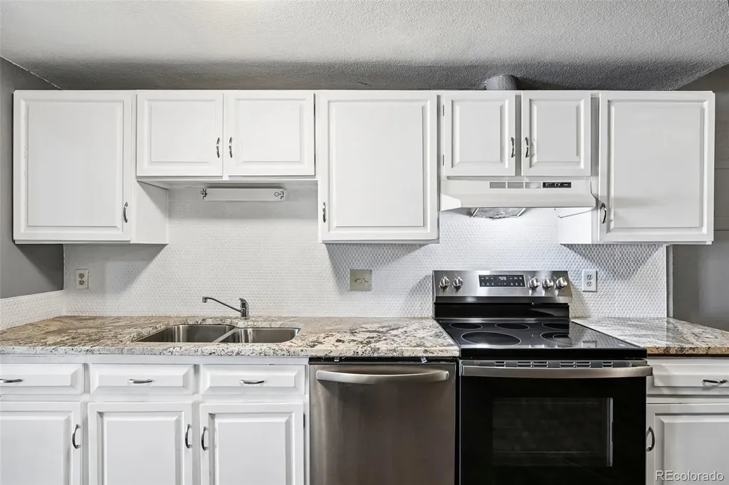 178 Paris Circle Aurora CO 80011