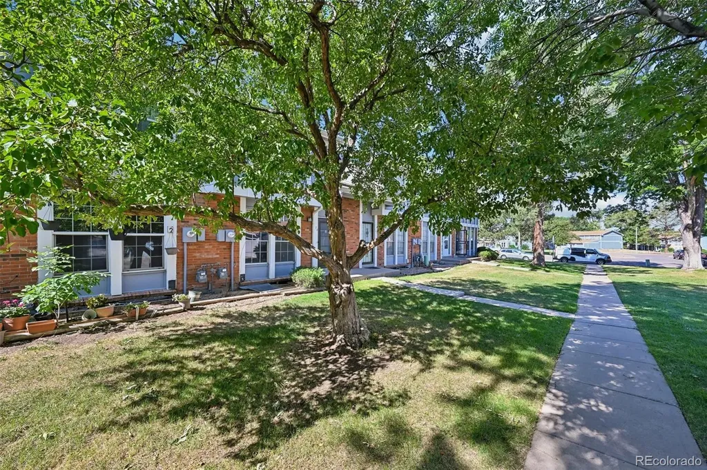 178 Paris Circle Aurora CO 80011