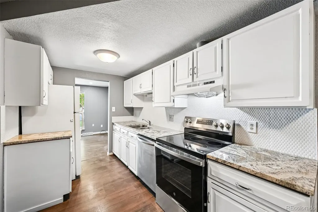 178 Paris Circle Aurora CO 80011