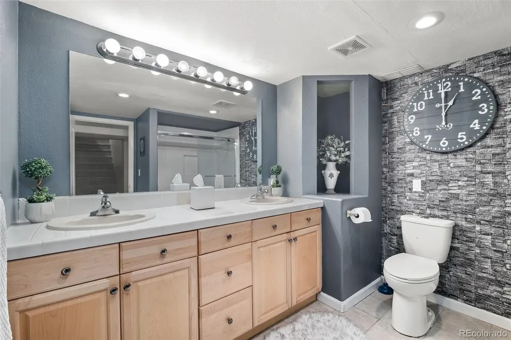 6691 S Abilene Way Centennial CO 80111