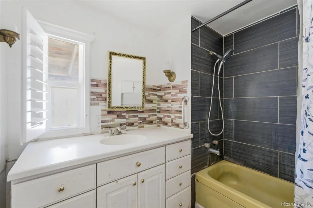 2205 W 91st Place Denver CO 80260