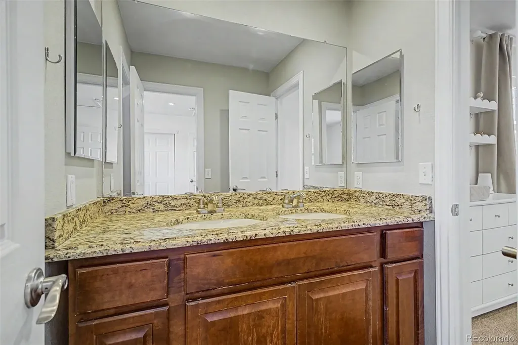 10484 Hollyhock Court Littleton CO 80129