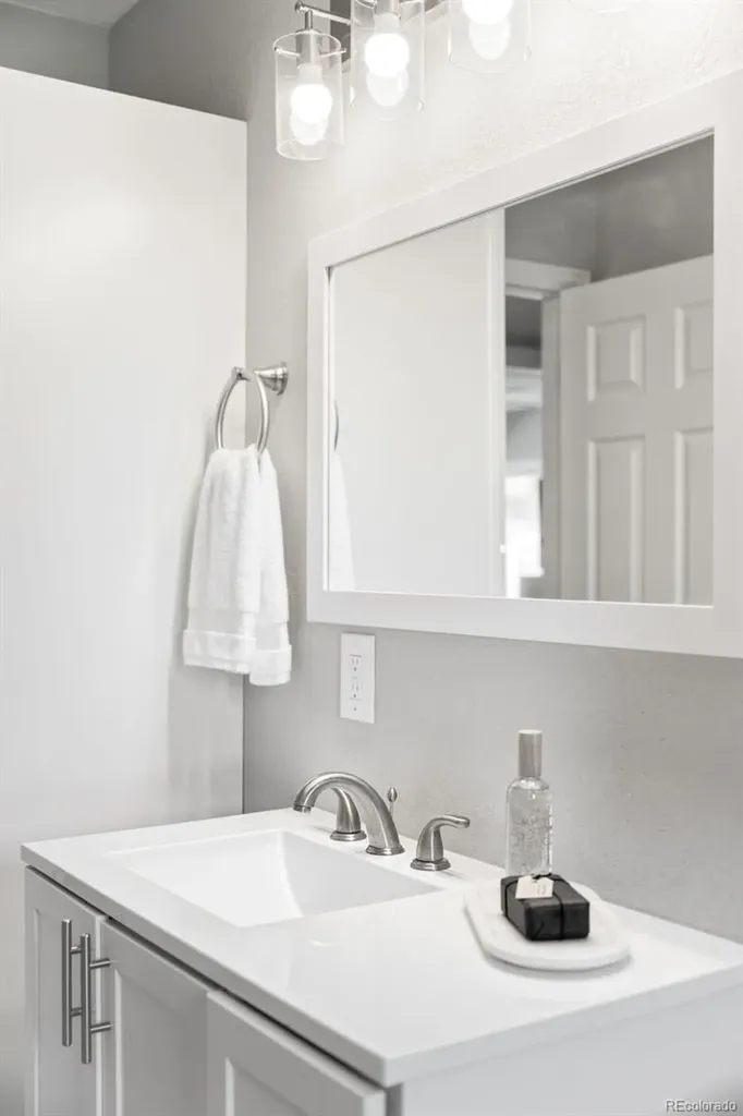 720 Troy Street Aurora CO 80011