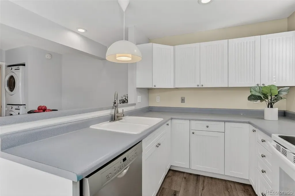 1253 S Yosemite Way Denver CO 80247