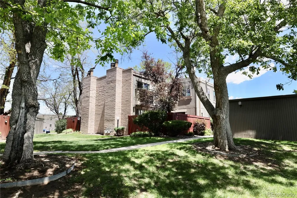 1253 S Yosemite Way Denver CO 80247