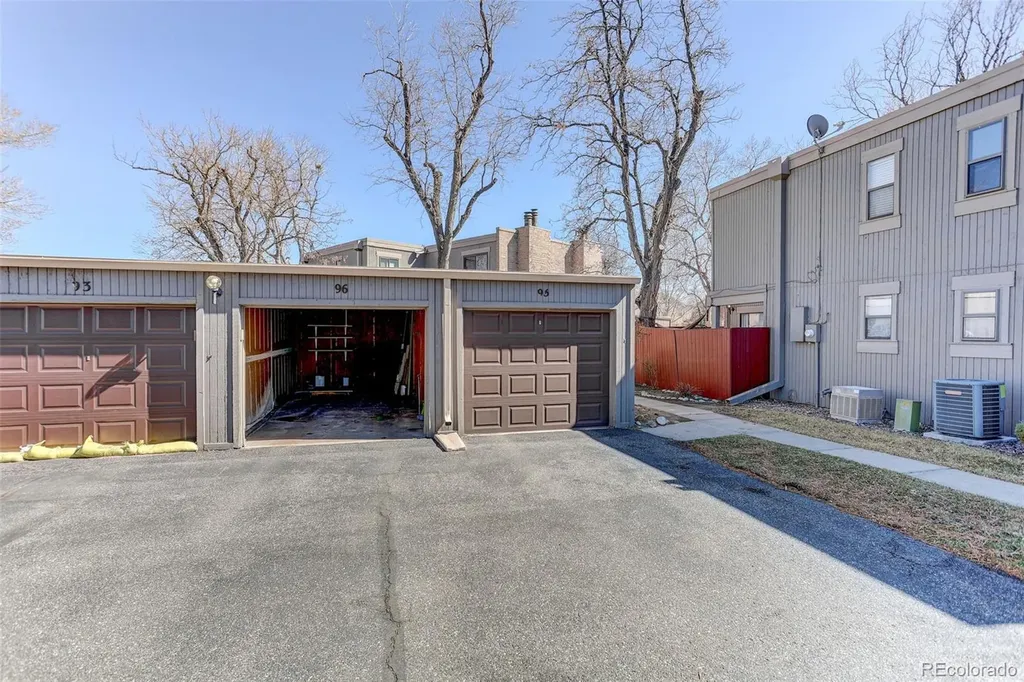 1253 S Yosemite Way Denver CO 80247
