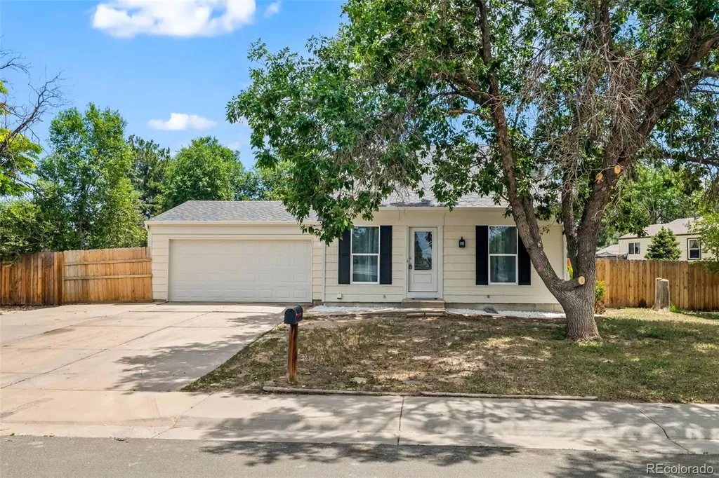 1742 Biscay Street Aurora CO 80011