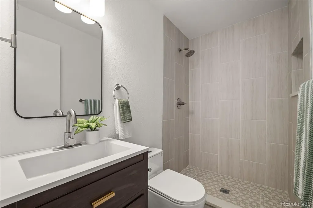 1742 Biscay Street Aurora CO 80011