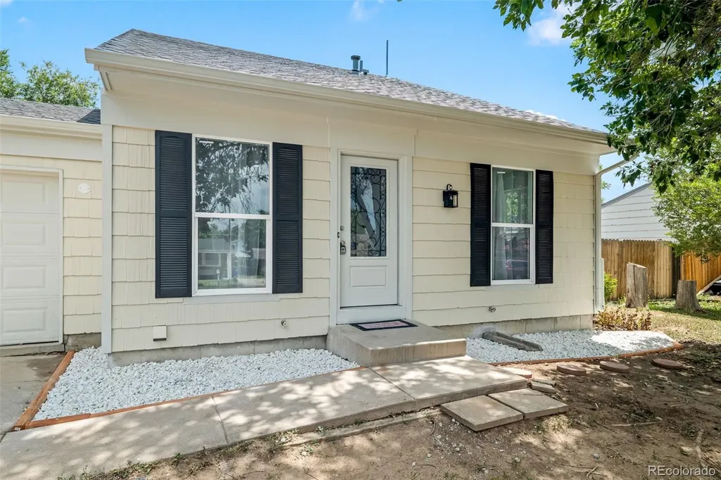 1742 Biscay Street Aurora CO 80011