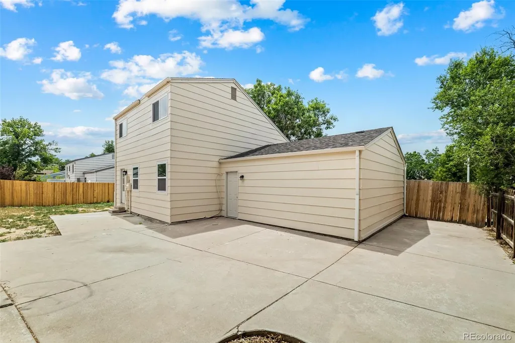1742 Biscay Street Aurora CO 80011