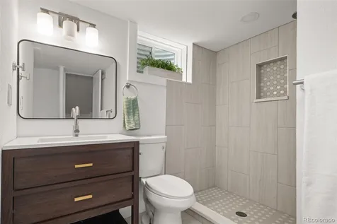 1742 Biscay Street Aurora CO 80011