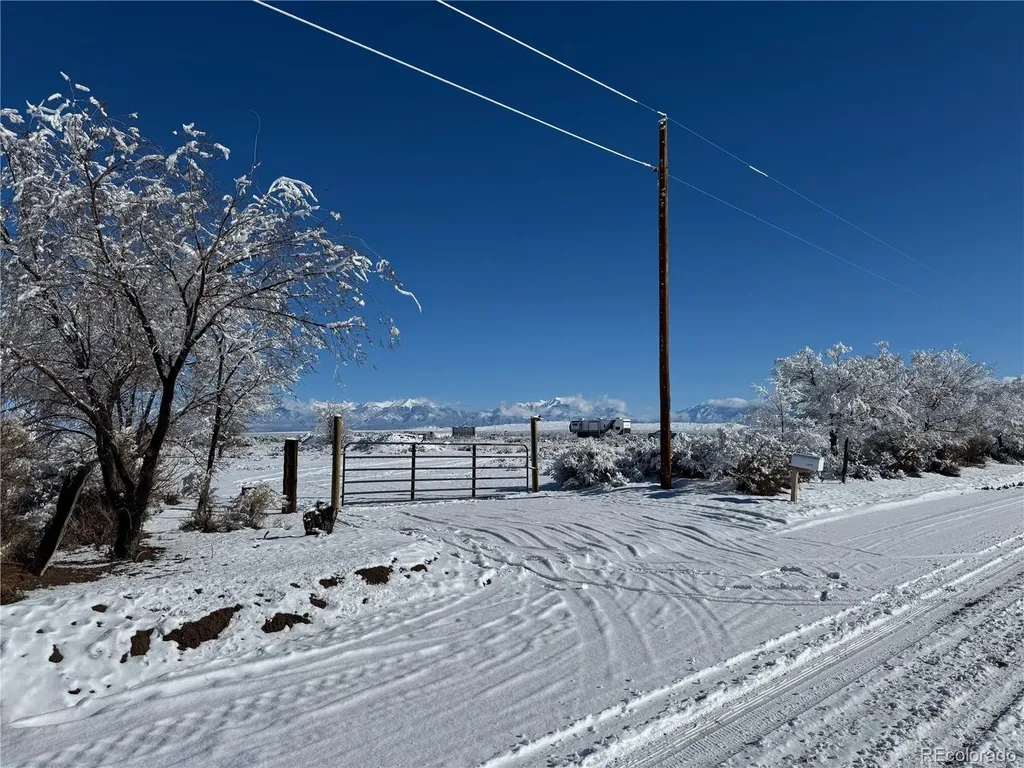 13779 Lane 4 N Mosca CO 81146