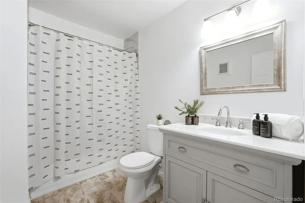 3295 S Ammons Street Denver CO 80227