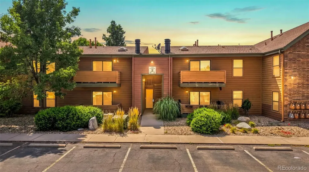 3295 S Ammons Street Denver CO 80227