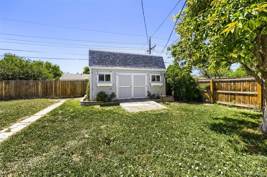 715 Kingston Street Aurora CO 80010