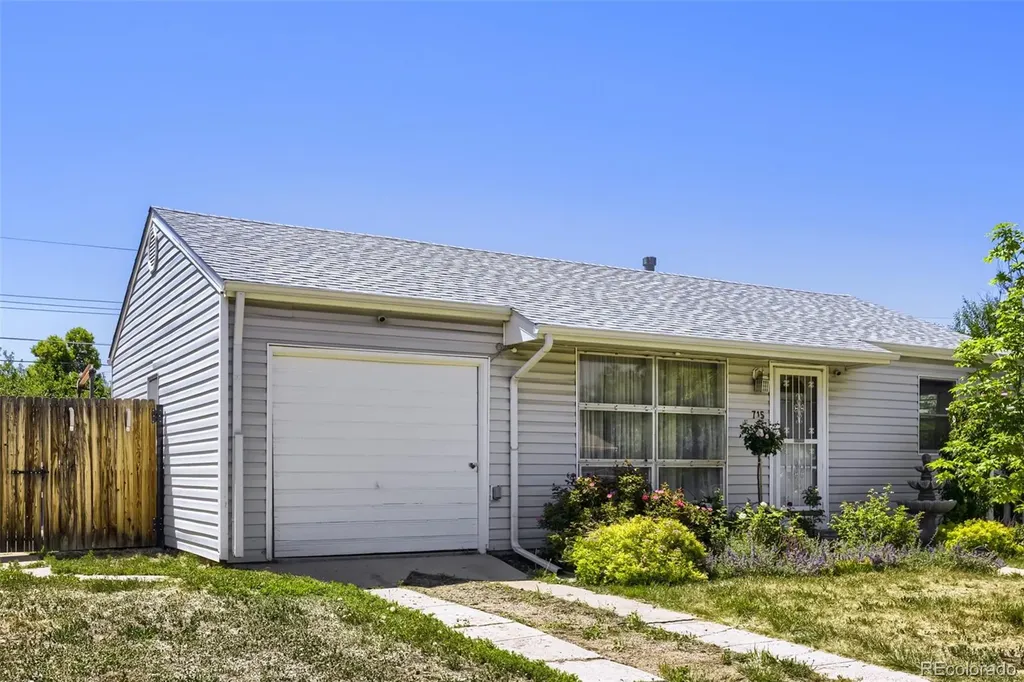 715 Kingston Street Aurora CO 80010