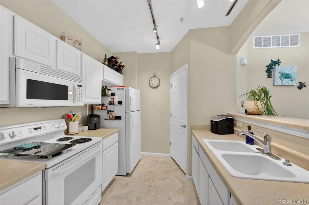 5255 Memphis Street Denver CO 80239