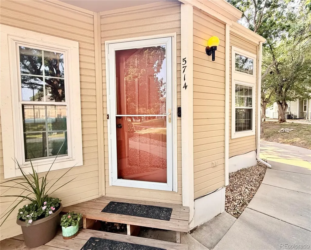 5714 W Atlantic Place Lakewood CO 80227