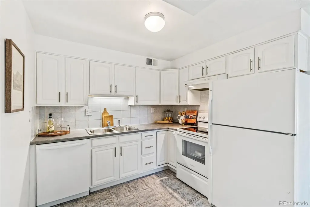 8870 W Jewell Avenue Lakewood CO 80232