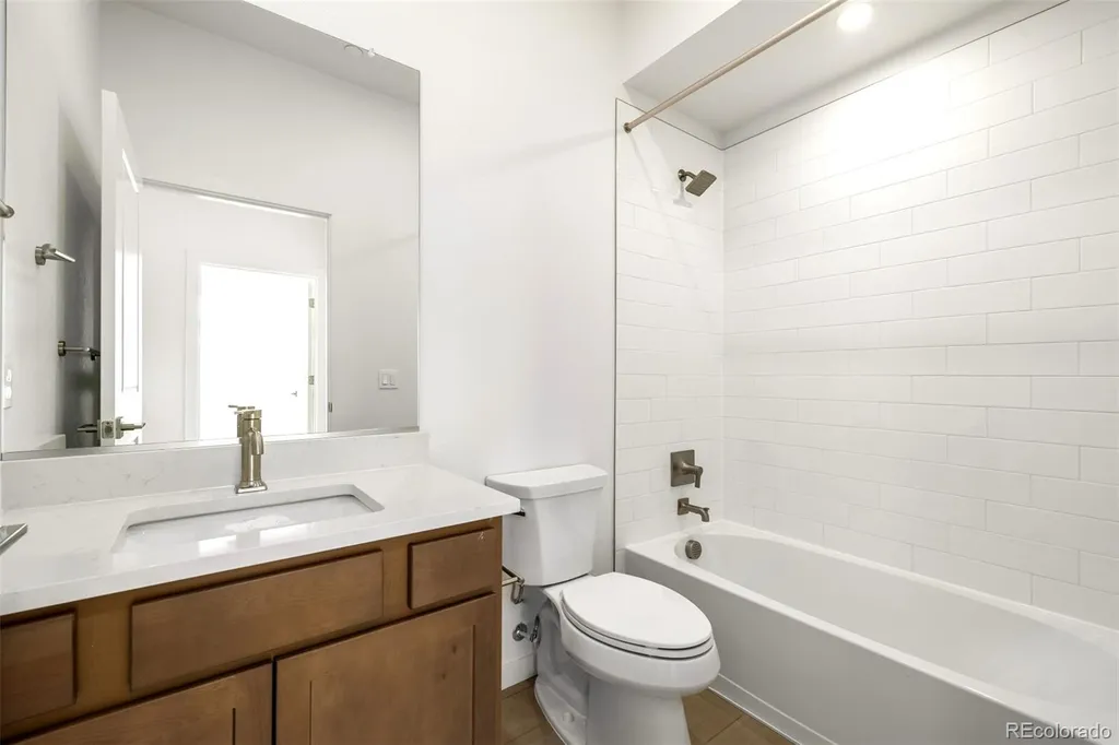 6153 N Ceylon Street Denver CO 80249