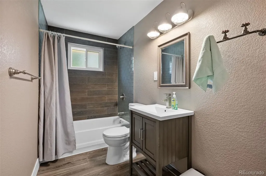 1435 S Zephyr Street Denver CO 80232
