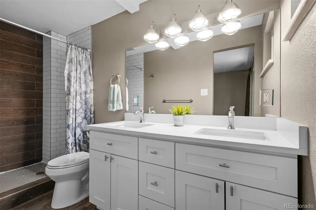 1435 S Zephyr Street Denver CO 80232