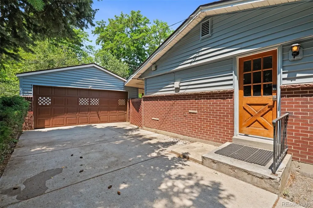 1435 S Zephyr Street Denver CO 80232