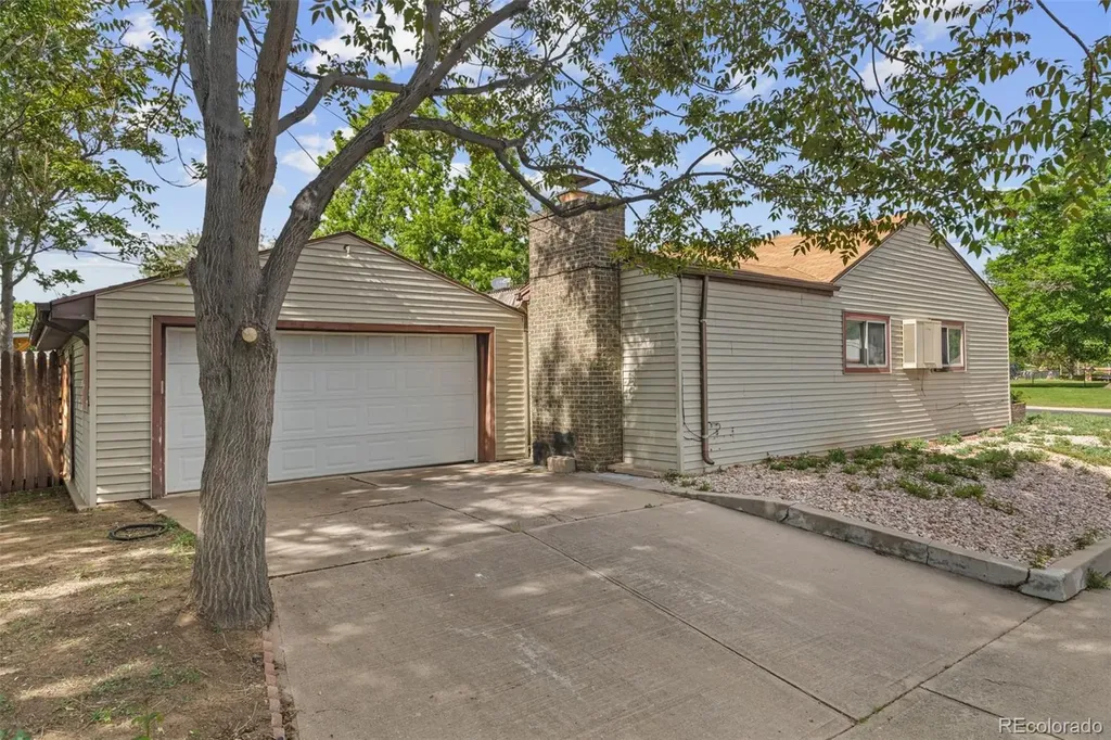 1595 S Wolff Street Denver CO 80219