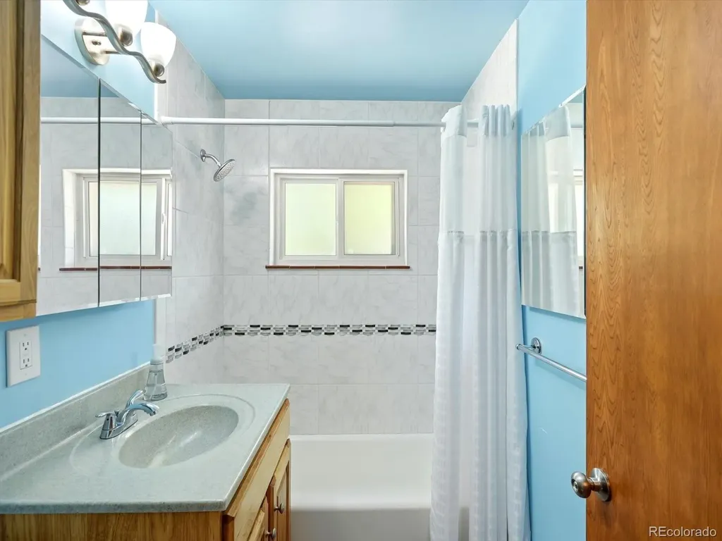 4062 W Greenwood Place Denver CO 80236