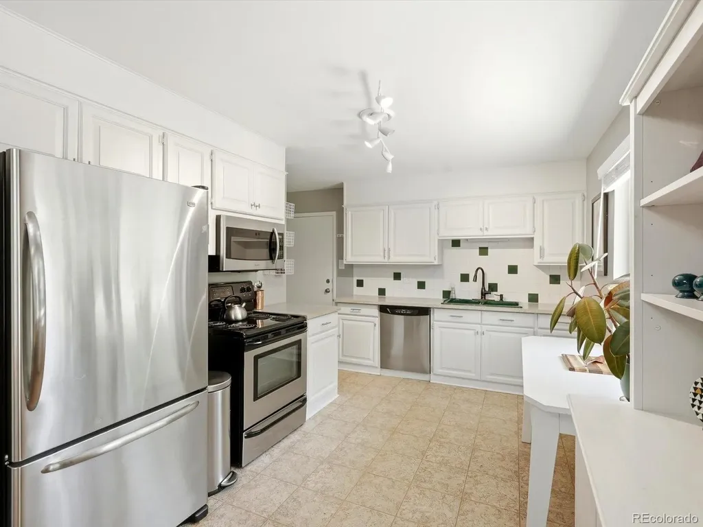 4062 W Greenwood Place Denver CO 80236